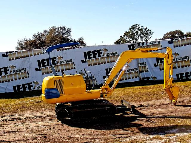 Image of Komatsu PC20-7 equipment image 3