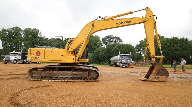 Image of Komatsu PC200LC-6 equipment image 2