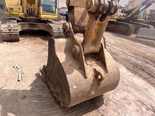 Image of Komatsu PC200LC-8 equipment image 2