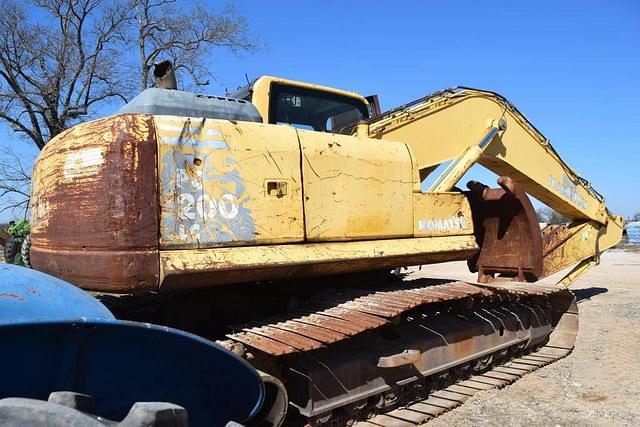 Image of Komatsu PC200LC equipment image 2