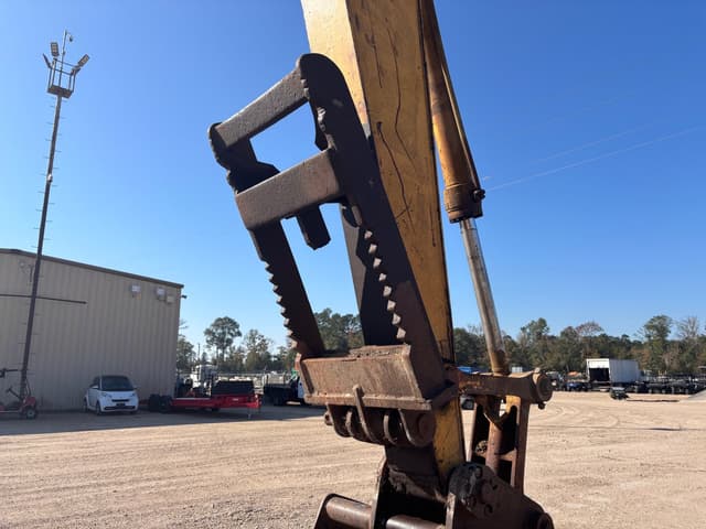 Image of Komatsu PC200LC equipment image 4