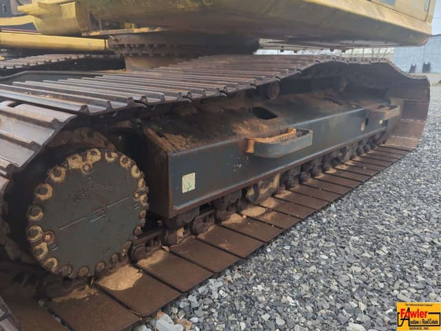 Image of Komatsu PC210LC-10 equipment image 2