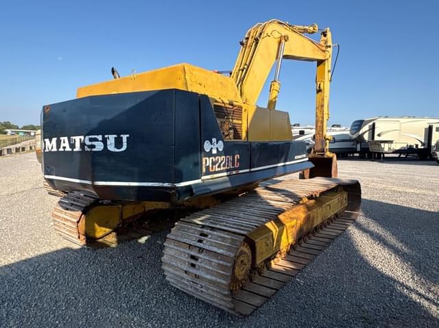Image of Komatsu PC220LC equipment image 2