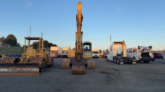 Image of Komatsu PC220LC equipment image 1