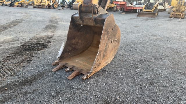 Image of Komatsu PC220LC equipment image 4