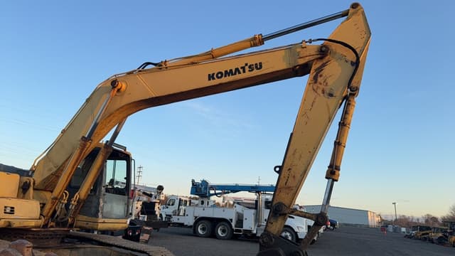 Image of Komatsu PC220LC equipment image 3