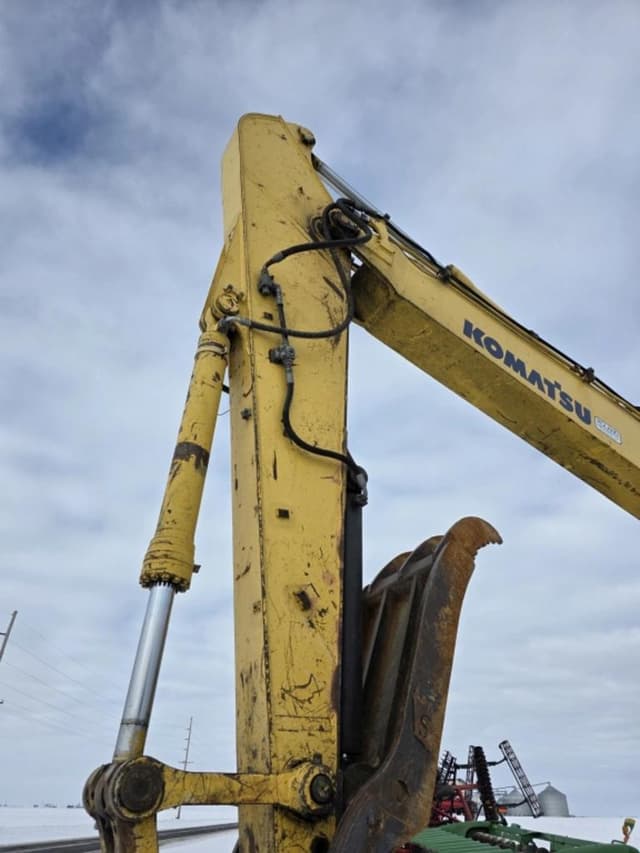 Image of Komatsu PC 220LC equipment image 4