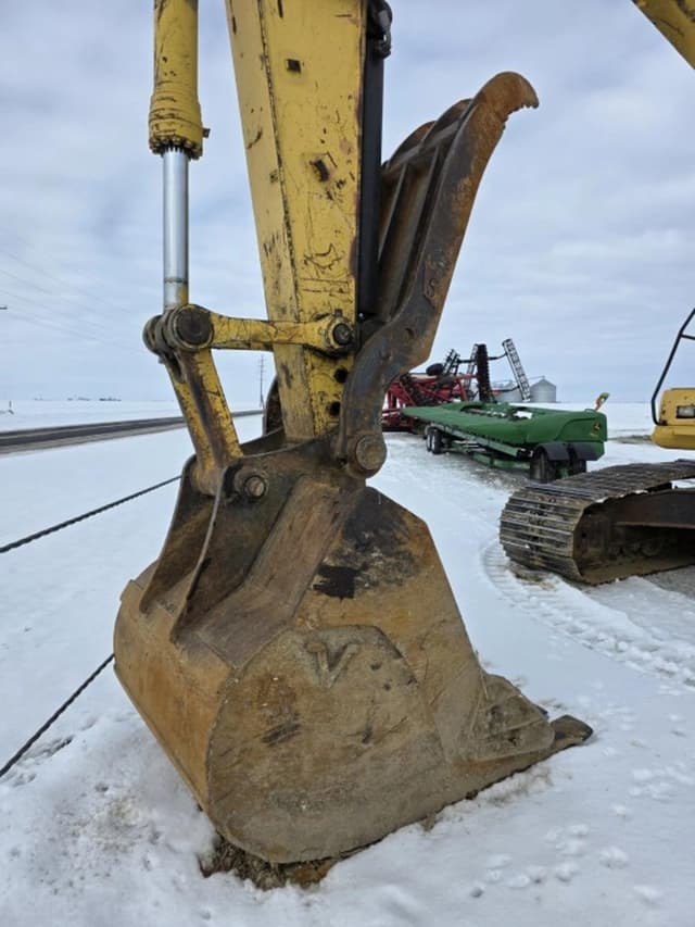 Image of Komatsu PC 220LC equipment image 3