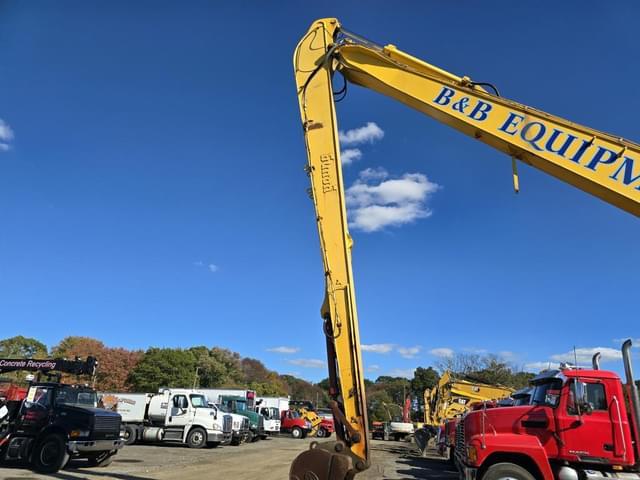 Image of Komatsu PC270LC-8 equipment image 2