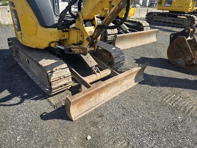 Image of Komatsu PC27MR-3 equipment image 4