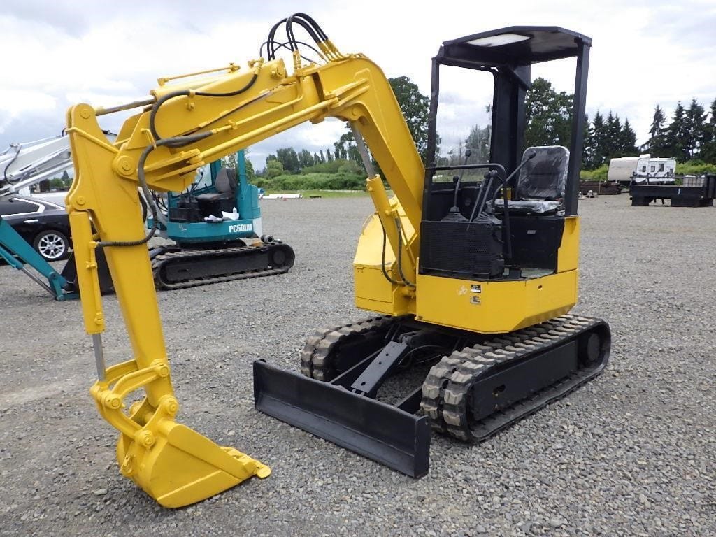 Komatsu PC28UU Equipment Image0