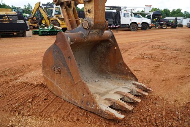 Image of Komatsu PC300 LC equipment image 3
