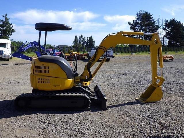 Image of Komatsu PC30MR-1 equipment image 2