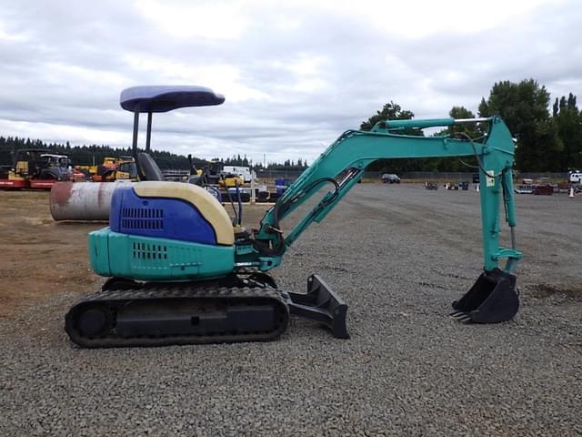 Image of Komatsu PC35MR equipment image 2