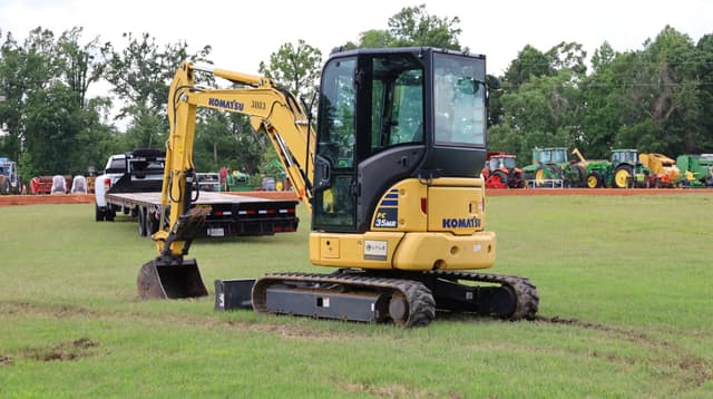 Image of Komatsu PC35MR equipment image 3