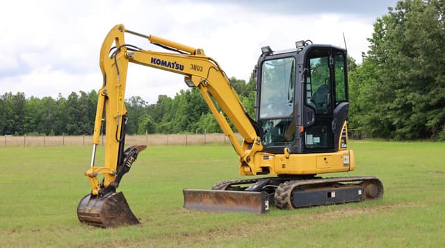 Image of Komatsu PC35MR equipment image 2