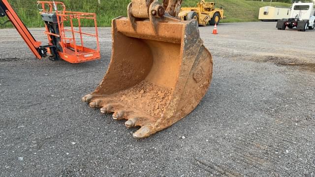 Image of Komatsu PC360LC-10 equipment image 4