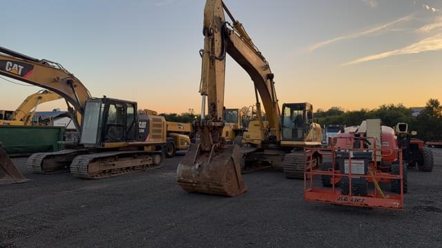 Image of Komatsu PC360LC-10 equipment image 2