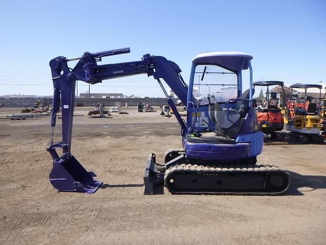 Image of Komatsu PC38UU-3 equipment image 4