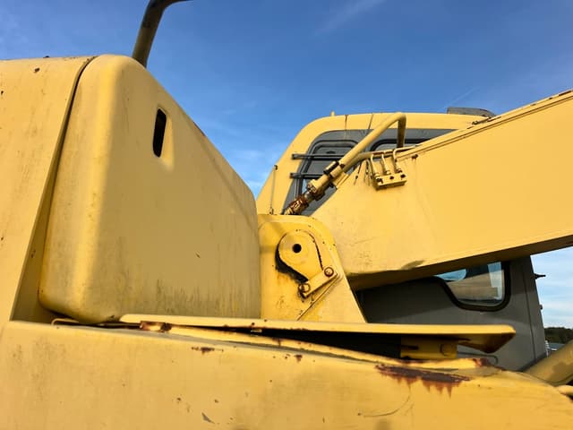 Image of Komatsu PC300LC equipment image 1