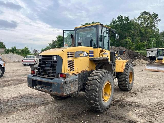 Image of Komatsu WA250 equipment image 4