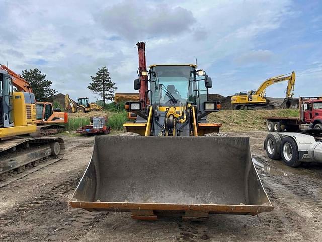 Image of Komatsu WA250 equipment image 1