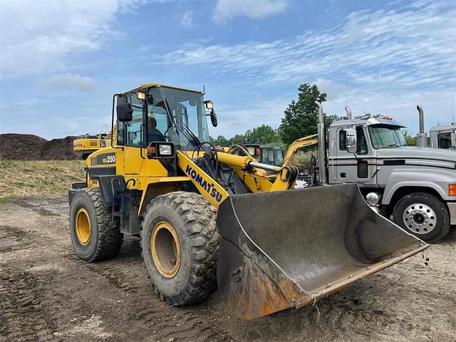 Image of Komatsu WA250 equipment image 2