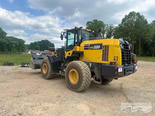 Image of Komatsu WA320 equipment image 2
