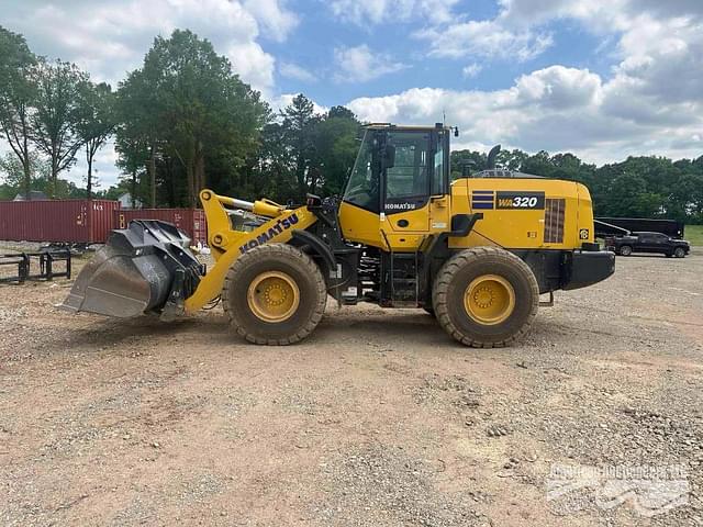 Image of Komatsu WA320 equipment image 1