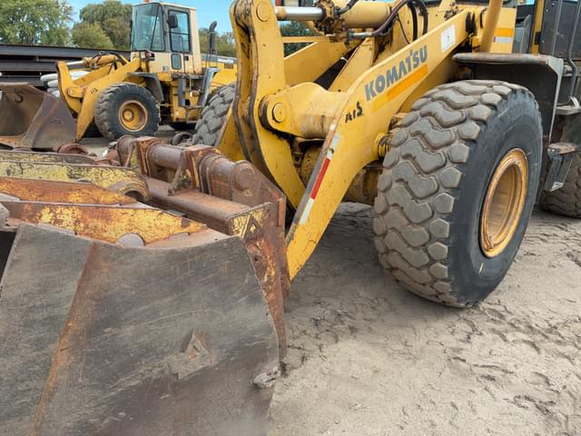 Image of Komatsu WA380 equipment image 2