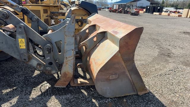 Image of Komatsu WA180 equipment image 3