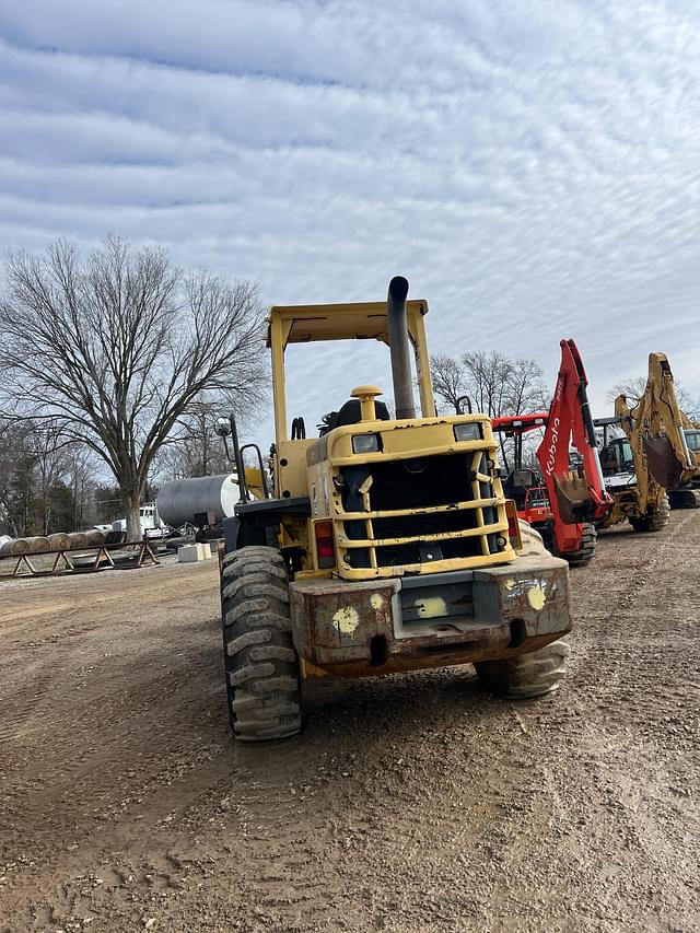 Image of Komatsu WA180 equipment image 2