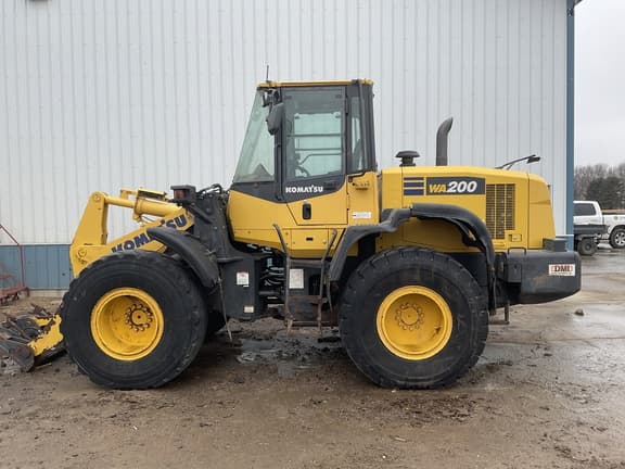 Image of Komatsu WA200-7 equipment image 3