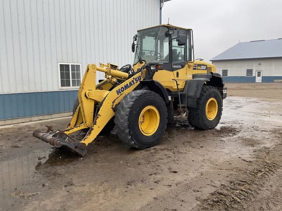 Image of Komatsu WA200-7 equipment image 2
