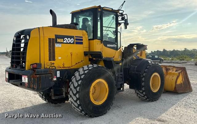 Image of Komatsu WA200-8 equipment image 4