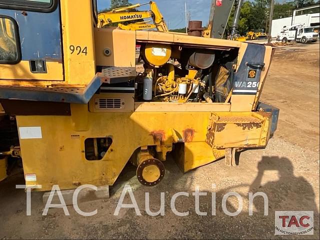 Image of Komatsu WA250-1 equipment image 4