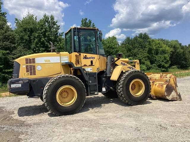 Image of Komatsu WA250-5 equipment image 2