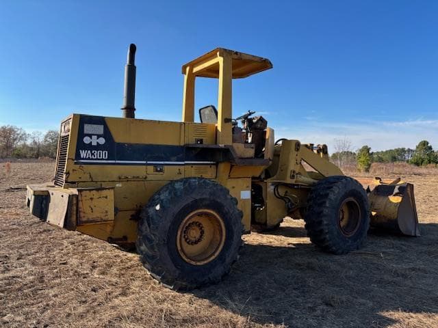 Image of Komatsu WA300 equipment image 4