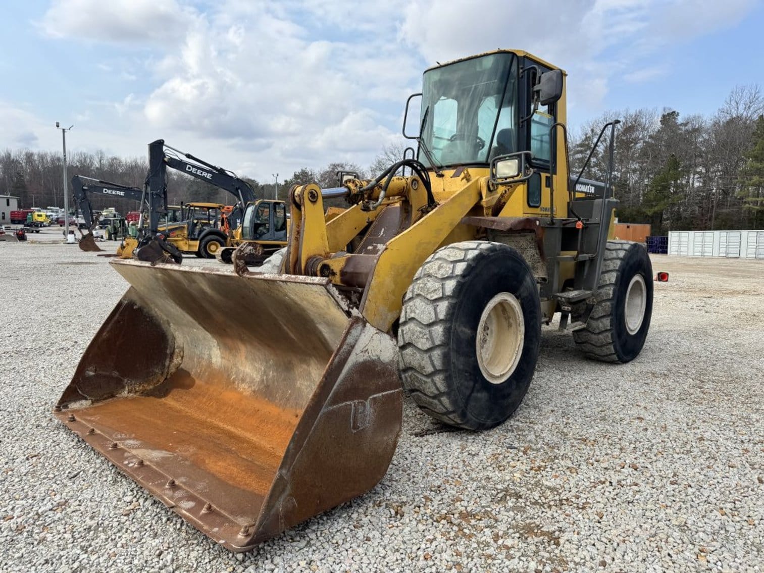 Komatsu WA320 Equipment Image0