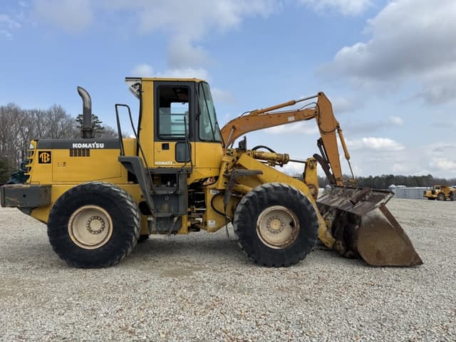 Image of Komatsu WA320 equipment image 3