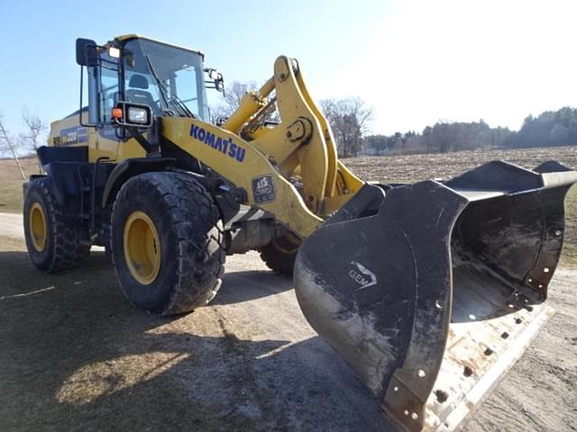 Image of Komatsu WA320-8 equipment image 2