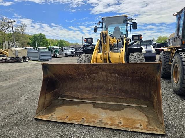Image of Komatsu WA320-8 equipment image 1