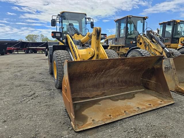 Image of Komatsu WA320-8 equipment image 2
