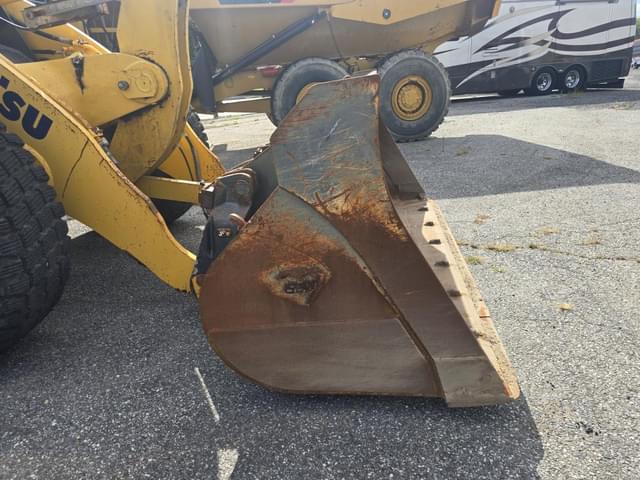 Image of Komatsu WA320-8 equipment image 3