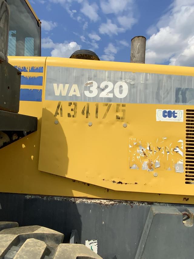 Image of Komatsu WA320 equipment image 3