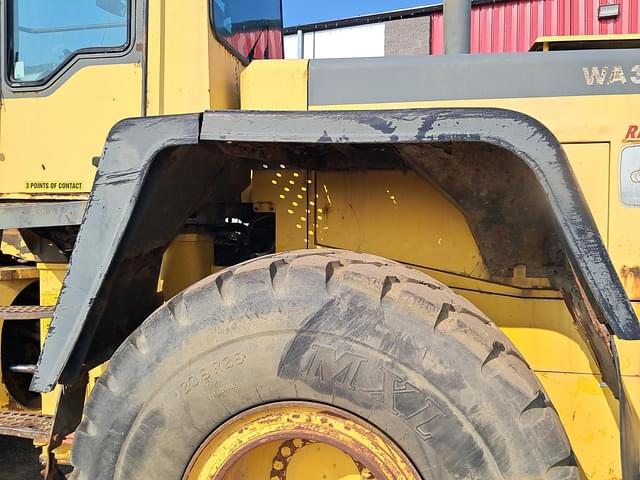 Image of Komatsu WA380-3H equipment image 4