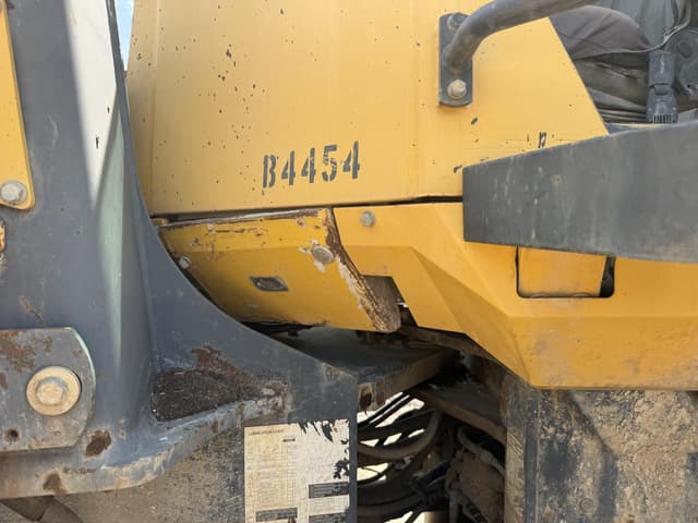 Image of Komatsu WA380-6 equipment image 2