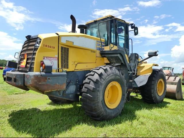 Image of Komatsu WA380-7 equipment image 2