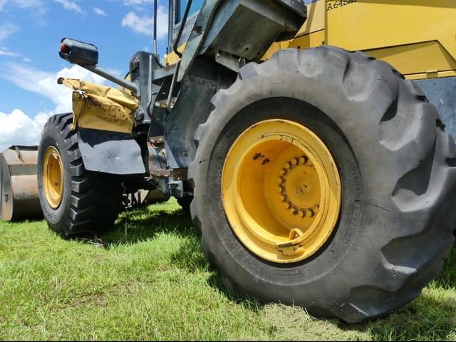 Image of Komatsu WA380-7 equipment image 4