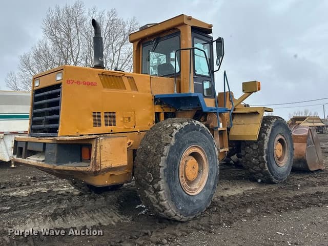 Image of Komatsu WA400-1 equipment image 4